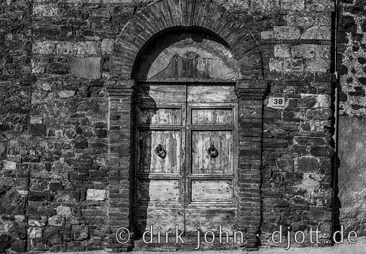 20220417094126 DJ 0222 HDR-bw