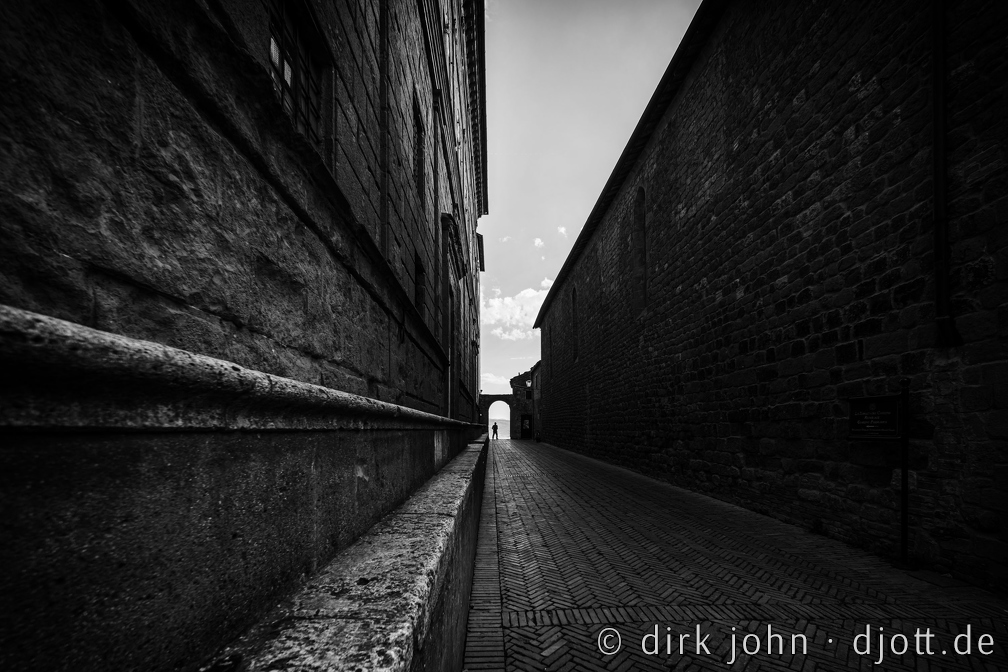 20220419170543_DJ_0827-bw.jpg